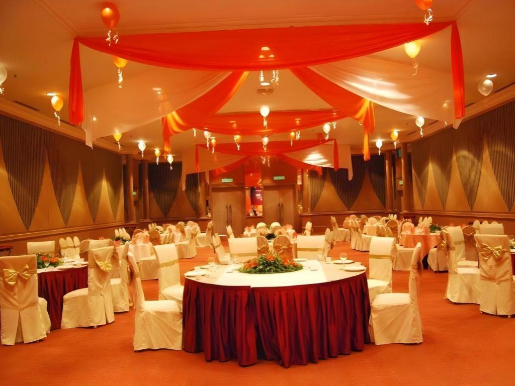 Kuala Lumpur International Hotel Экстерьер фото