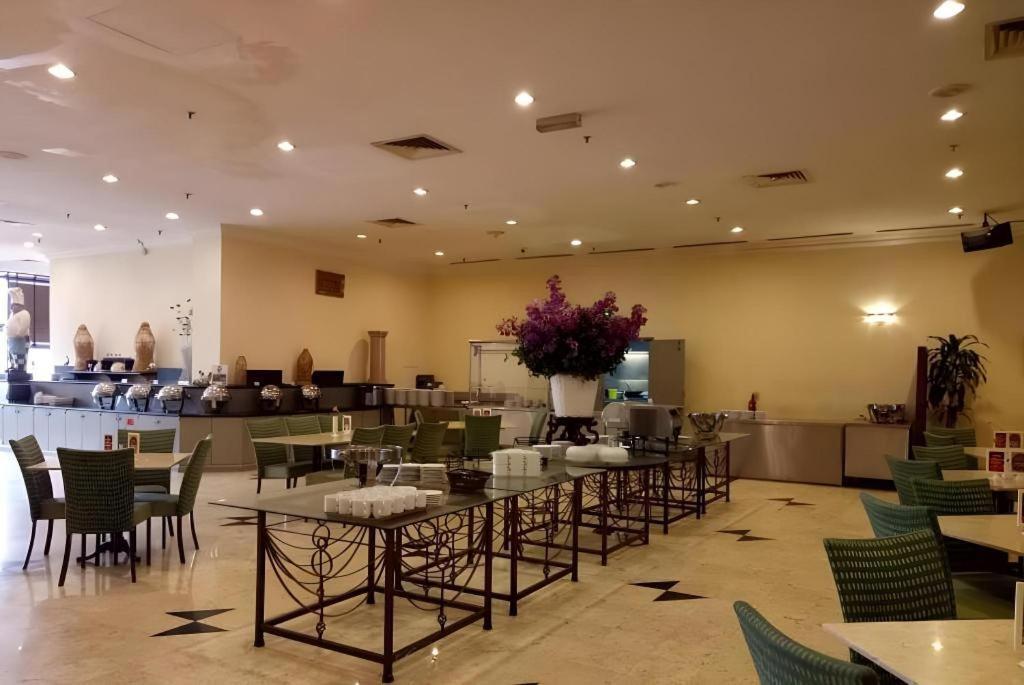 Kuala Lumpur International Hotel Экстерьер фото